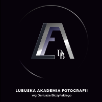 Logo-Lubuska Akademia Fotografii wg Dariusza Biczyńskiego